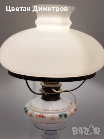 антикварна петролна лампа с основа от опалиново стъкло и абажур от матирано стъкло, около 1900 г, снимка 3 - Антикварни и старинни предмети - 51953869