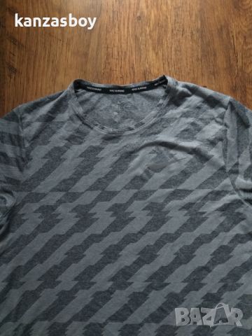 NIKE JACQUARD MILER T-SHIRT GREY - страхотна мъжка тениска , снимка 3 - Тениски - 45812217