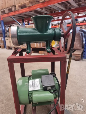 Чугунена електрическа месомелачка / Румънска месомелачка 32”, снимка 3 - Месомелачки - 51093758