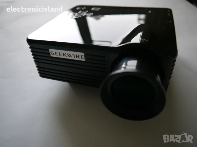портативен LED проектор Geekwire LP-5A 640х480 400 лумена, FHD 1080P,HDMI/VAG/USB2.0/AV/SD card, снимка 15 - Плейъри, домашно кино, прожектори - 50746456
