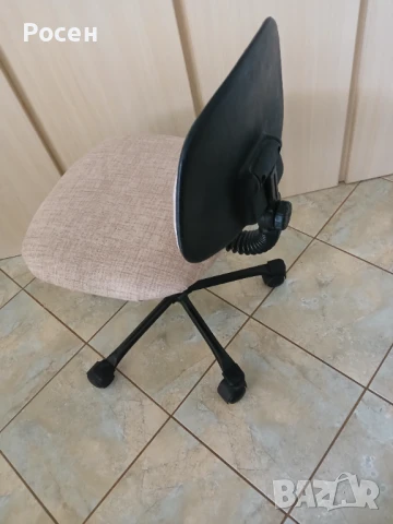 Продавам детски стол за бюро, снимка 4 - Мебели за детската стая - 50612445