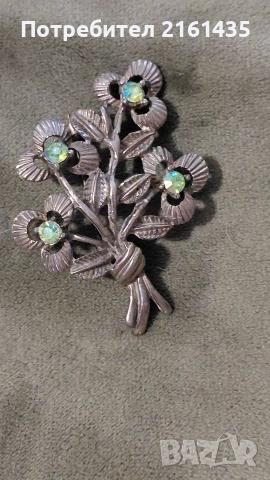 Прекрасна ретро брошка 