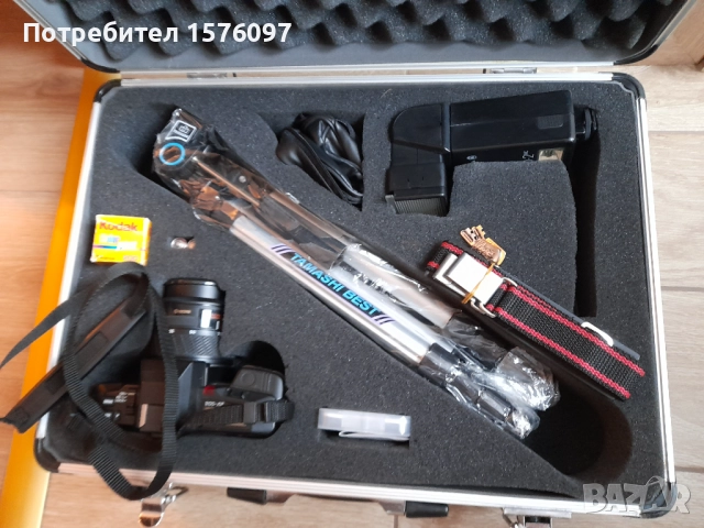 Куфар с фотоапарат Yashica 200 с обектив Yashica 35-70mm f/3.3-4.5 Macro