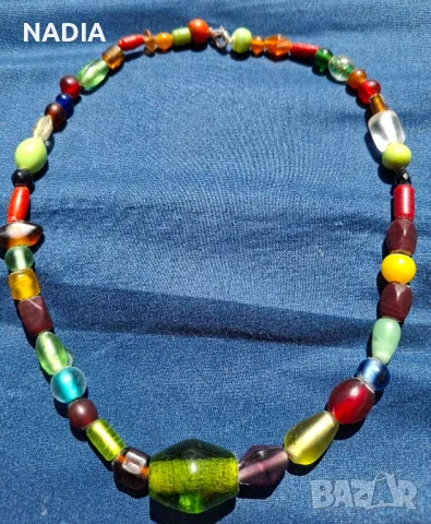 Колие от цветни стъклени мъниста, снимка 2 - Колиета, медальони, синджири - 49967434