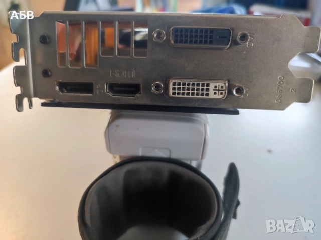 Продават се 2 видеокарти Radeon R9 270X на AMD, снимка 2 - Видеокарти - 52104890
