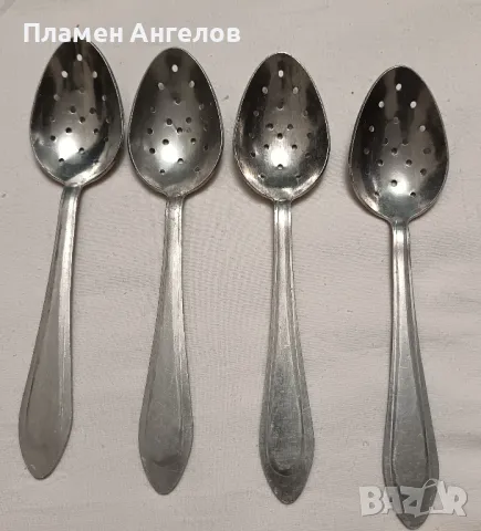 Лъжици с дупчици 4 броя. 