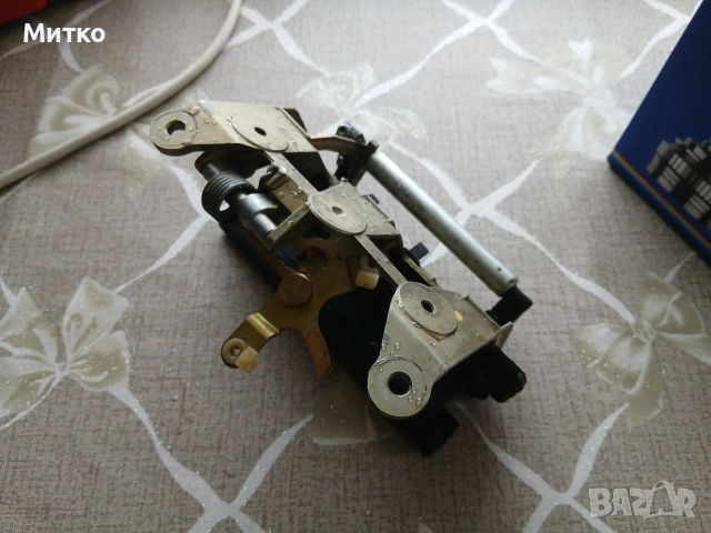 Дръжка за багажник за Ауди 80 Б4 комби, снимка 2 - Части - 54073801