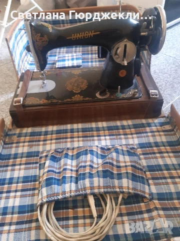 Електрическа шевна машина с куфар, снимка 3 - Шевни машини - 53199456