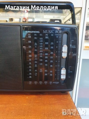 Радио Grundig Music Boy 170 В отлично техническо и визуално състояние., снимка 3 - Радиокасетофони, транзистори - 46306948