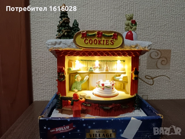 Коледна LED и музикална сцена Магазин за сладкиши с 8 мелодии,светлени и въртяща се торта., снимка 7 - Декорация за дома - 48436723