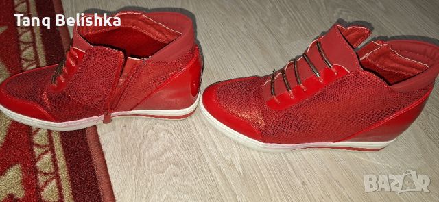 Страхотни, супер лекички червени обувки със скрита платформа. Обувани само веднъж!, снимка 5 - Дамски ежедневни обувки - 45725165