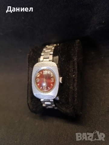 Дамски часовник Слава, снимка 2 - Антикварни и старинни предмети - 52347016