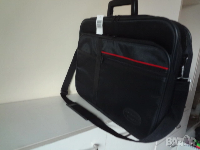 Чисто нова италианска бизнес чанта за лаптоп компютър, снимка 16 - Лаптоп аксесоари - 53078416