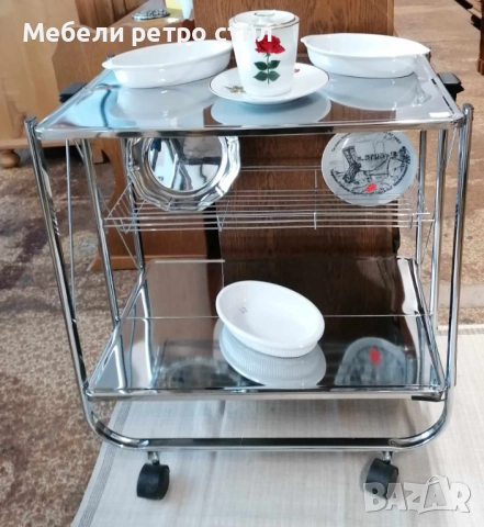 Сервизна  масичка на колелца с хромирана повърхност. Сгъваема и  лесно подвижна. , снимка 2 - Маси - 52226065