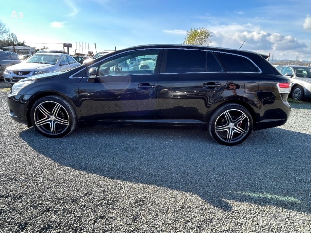 Toyota Avensis Бензин, снимка 8 - Автомобили и джипове - 52393202