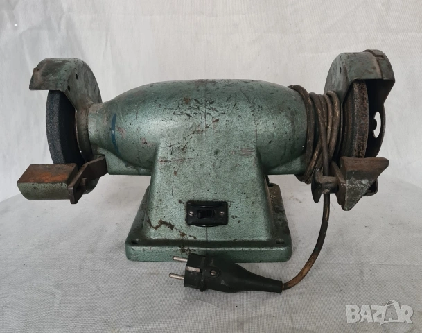 Немски шмиргел произведен в бившата (DDR). Машината е от „старото качество