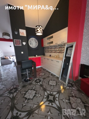 Триетажна къща с гараж, паркомясто и озеленен двор в кв. Куба, гр. Хасково, снимка 7 - Къщи - 52551070