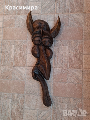 Дървена кукерска маска