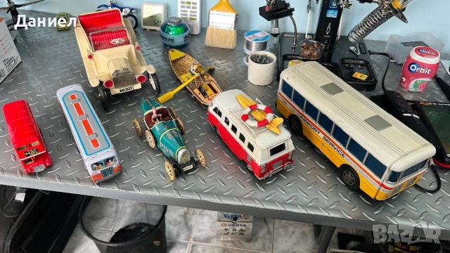 Стари метални колички 