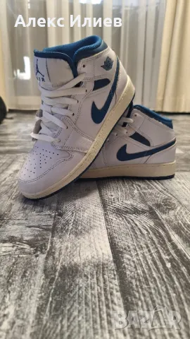 Сникърси Air Jordan 1 Mid Se, снимка 1