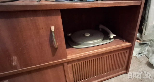 Радиограмофон Лира 10, снимка 3 - Грамофони - 52828972