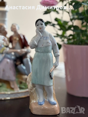 Порцеланова статуетка Колхозница 