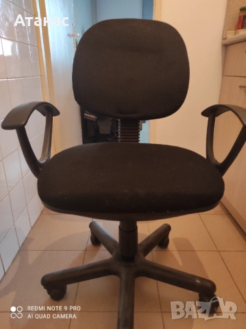 Продавам офис стол 