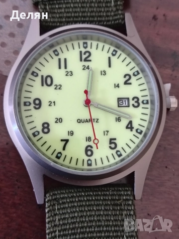 Продавам военни кварцови часовници с дата в различни цветове, с батерия.