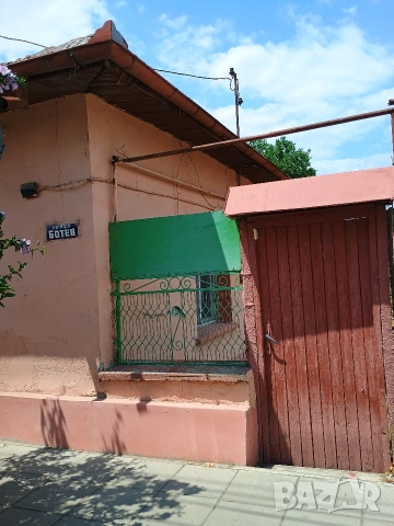 Продава,заменя къща в Д.Митрополия за жилище в Плевен 