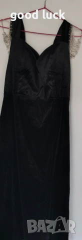 Продавам официална черна рокля.