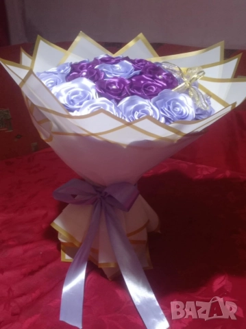 Продавам Букет от 21 Сатенени Рози Цена ,60 лева за букет., снимка 5 - Изкуствени цветя - 52794391