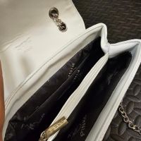 Дамска кожена чанта с дълга дръжка ,които става на две къси Pinko, снимка 7 - Чанти - 45875294