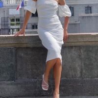 Бяла елегантна еластична парти коктейлна рокля Mohito Мохито midi дължина буфан паднал ръкав , снимка 6 - Рокли - 45335779