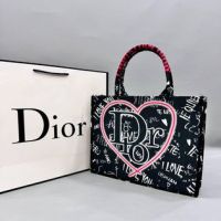 Dior дамска чанта, снимка 1 - Чанти - 45088709