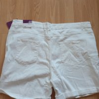 НОВИ Бели къси дънкови панталонки, снимка 3 - Къси панталони и бермуди - 45129030