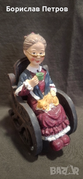 Изящна фигурка "Баба пие чай", снимка 1