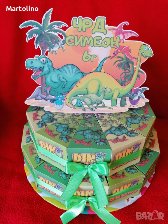 Картонена торта Динозаври,покривка,чинийки,свирки,маски,балон, снимка 1