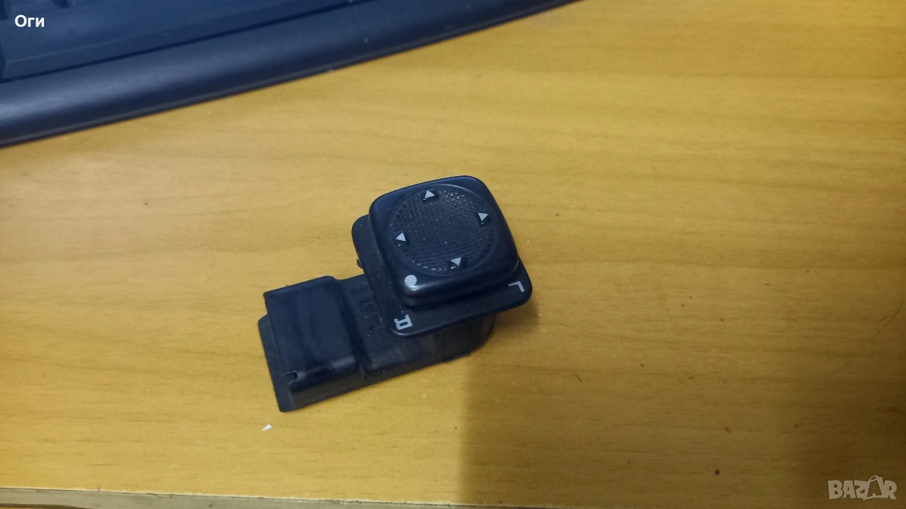 Бутон регулиране ел.огледала да Фолксваген Пасат В4 93-96г. 3А1 959 565, снимка 1