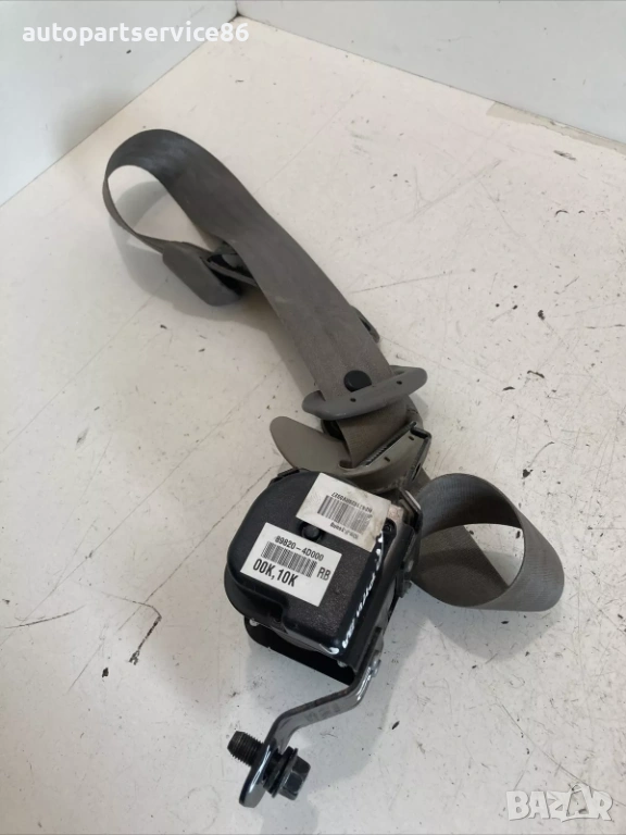 Заден десен предпазен колан за KIA Carnival (2006–2012) 89820-4D000, снимка 1