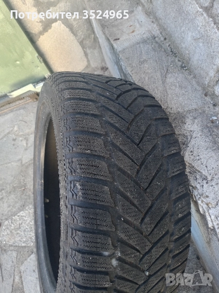 гуми 245 45.18 зимни дънлоп два броя, снимка 1