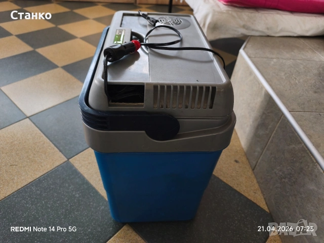 хладилна кутия 12/220 волта, снимка 3 - Хладилни чанти - 54261183