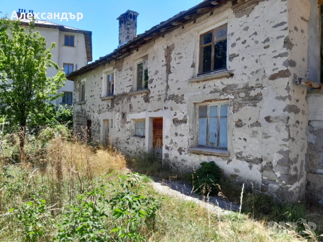 Продава се каменна къща с двор до Смолянските езера, снимка 1
