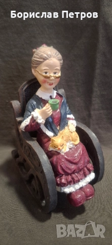 Изящна фигурка "Баба пие чай", снимка 1