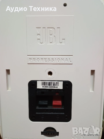 JBL CONTROL ONE PRO. 4 броя с оригинални стойки. Голям звук от малки тонколони. Изпращам видео. , снимка 15 - Тонколони - 52475767