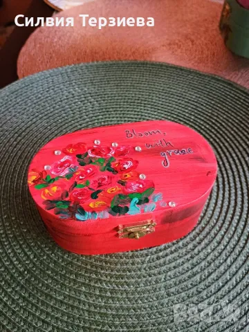 Ръчно изработена дървена кутия Рози, снимка 1