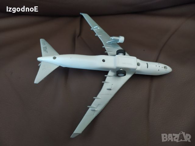 1/450 макет на пътнически самолет Boeing 747  GlobeStar Airlines 7 Dickie toys, снимка 3 - Влакчета, самолети, хеликоптери - 46330248