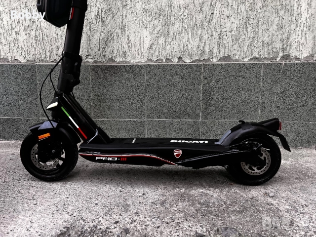 Електрическа тротинетка Ducati Pro 3, снимка 4 - Велосипеди - 52278705