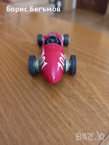 Ferrari 500 F2 1952 Formula 1 car 1:35, снимка 5 - Антикварни и старинни предмети - 53841707