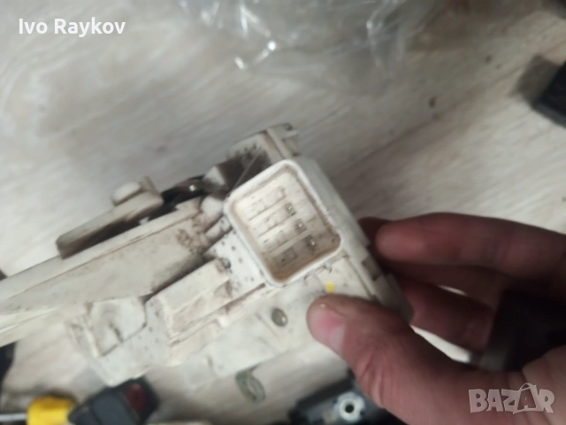 КЛЮЧАЛКА ВРАТА ЗАДНА FORD FOCUS , XS41-A26412-CG, снимка 3 - Части - 53846923