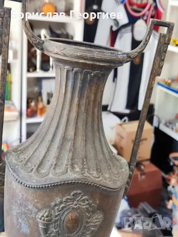 Стара метална ваза амфора, снимка 3 - Антикварни и старинни предмети - 50031080